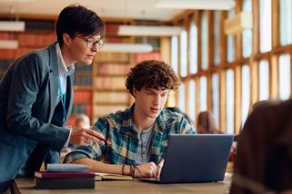 Skončili bez peněz i možnosti studovat. Škola dluží miliony - Seznam Zprávy